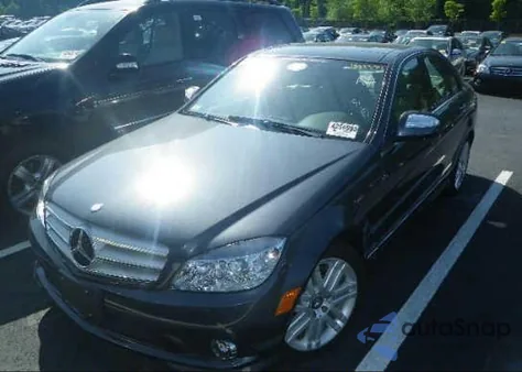 2009 Mercedes-Benz C300 4 Matic z USA, uszkodzony, nr VIN WDDGF81X39F214195